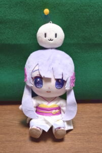 つくよみちゃんスペシャルぬいぐるみ(TYC-2024CF-17)と夢前黎アイコンぬいぐるみ(TYC-2024CF-18)を並べた図